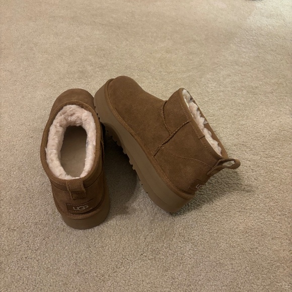 Ugg Classic Ultra Mini Platform Boot in Chestnut Big Kid Size 6 or Women's 7 - Picture 1 of 9